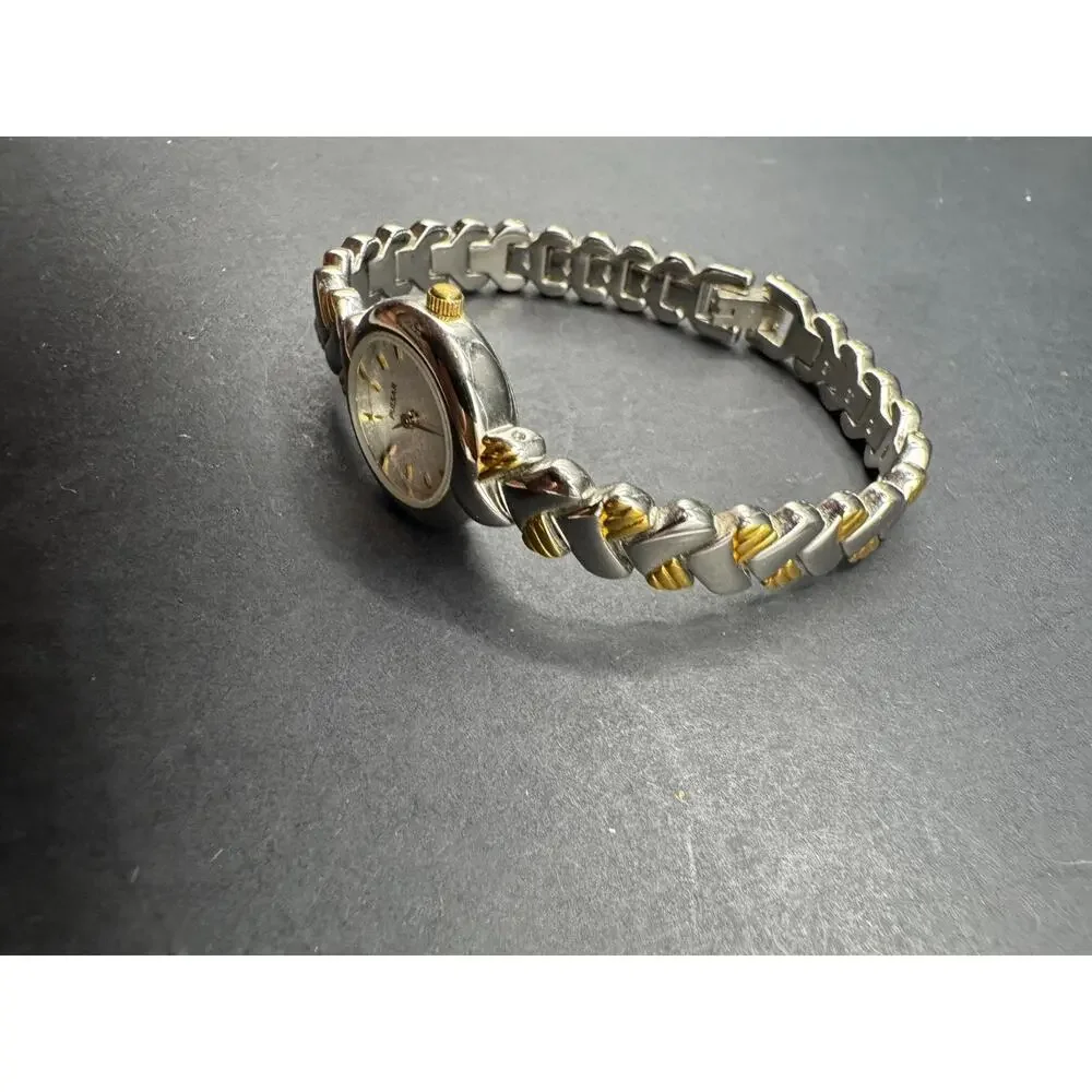 Vintage PULSAR V810-X041 Two Tone Quartz Analog Ladies Bracelet Watch